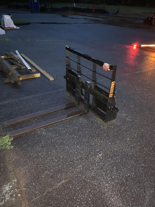 2020 PALADIN 48" Pallet Forks - Paladin