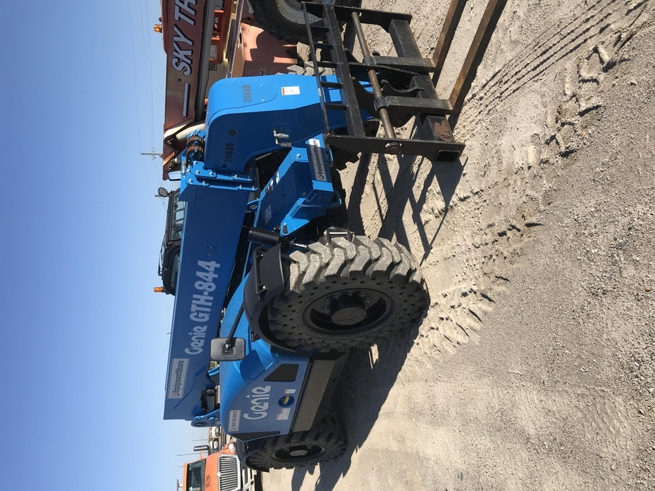 2018 Genie GTH-844 Genie GTH-844 w/Enclosed Cab w/HVAC, Work Lights, Solid Tires, Beacon, 60" Carriage and Forks