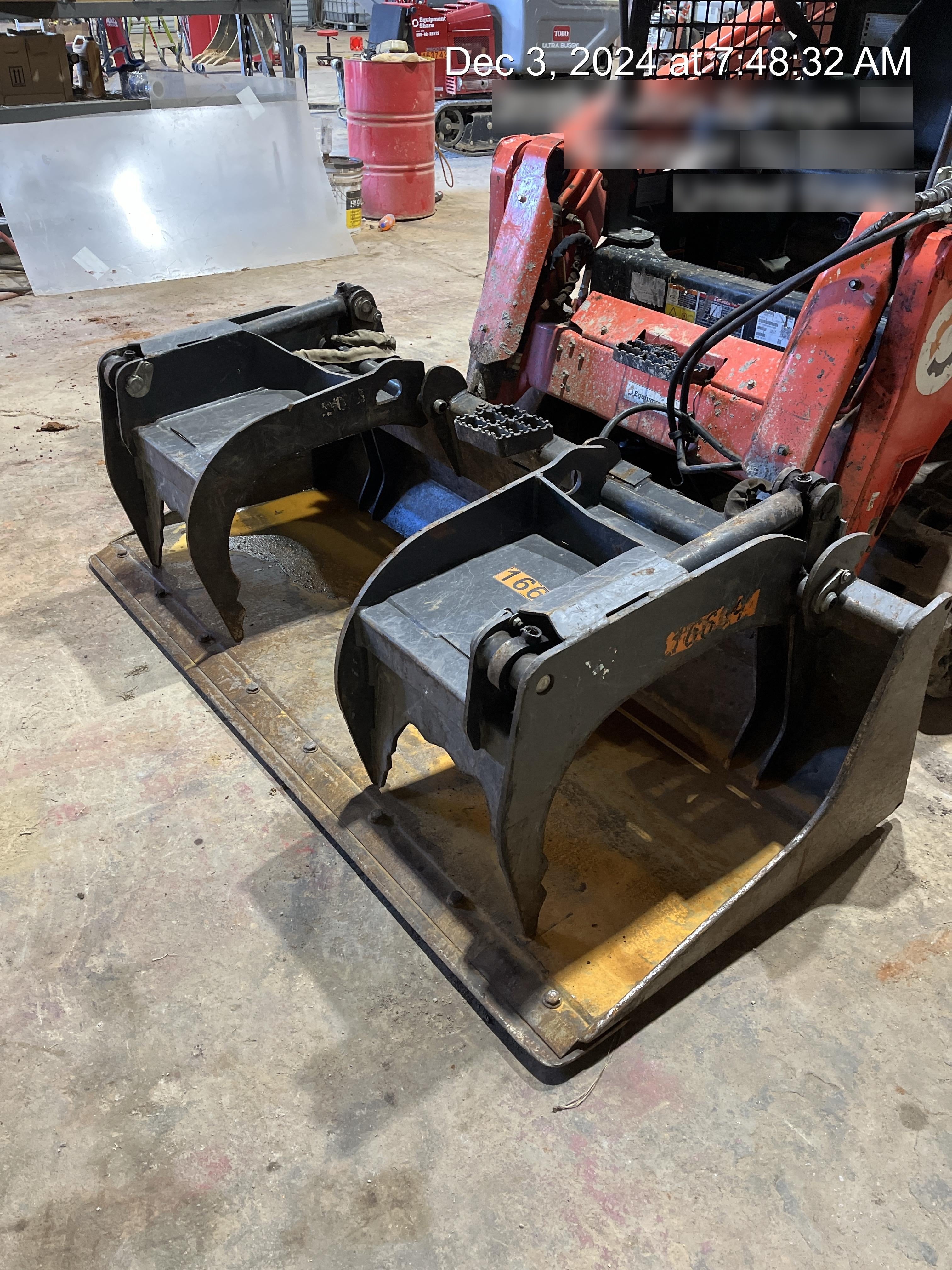 2018 PALADIN 76" Scrap Grapple Bucket - Paladin