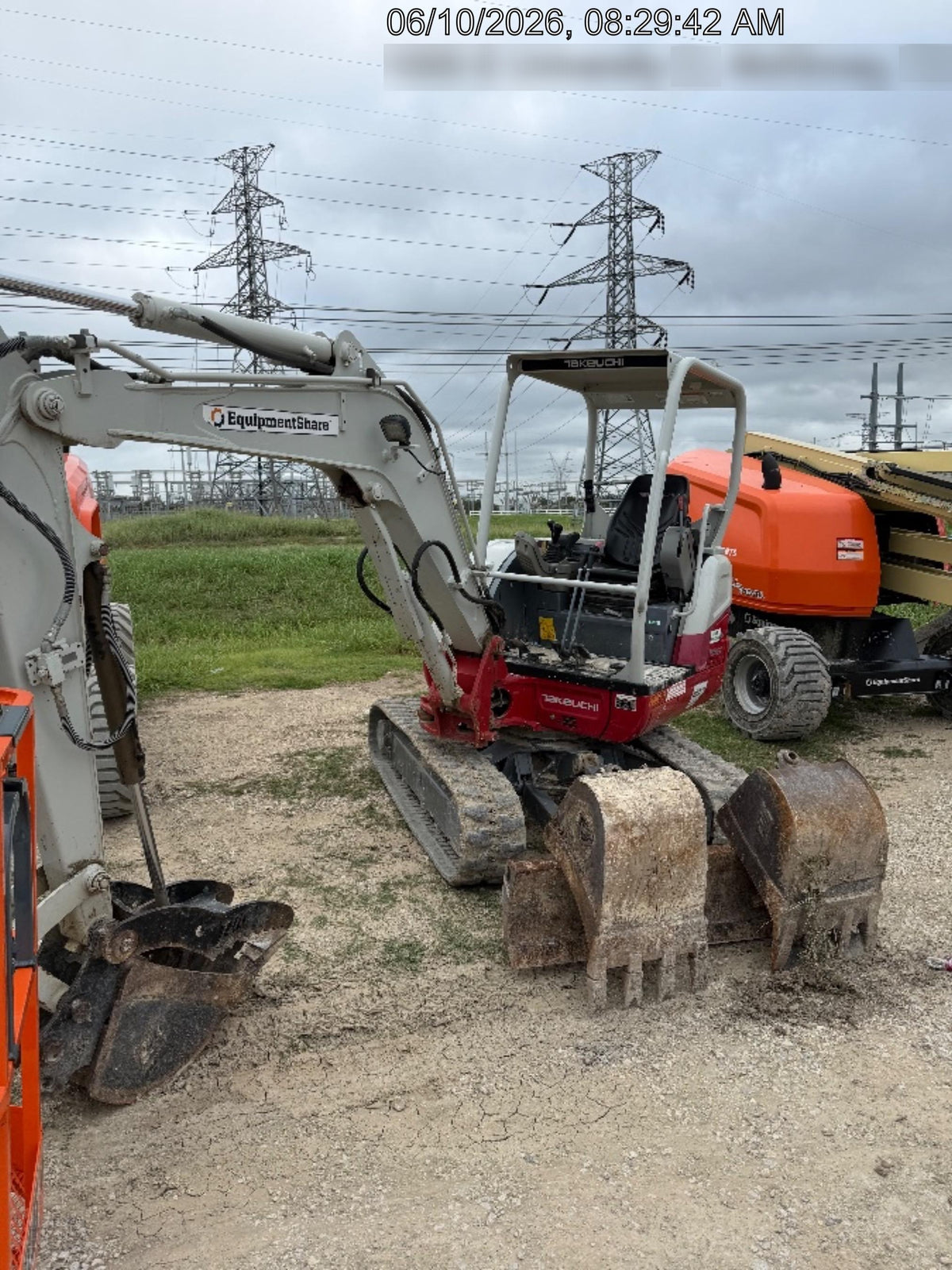 2022 TAKEUCHI TB235-2R