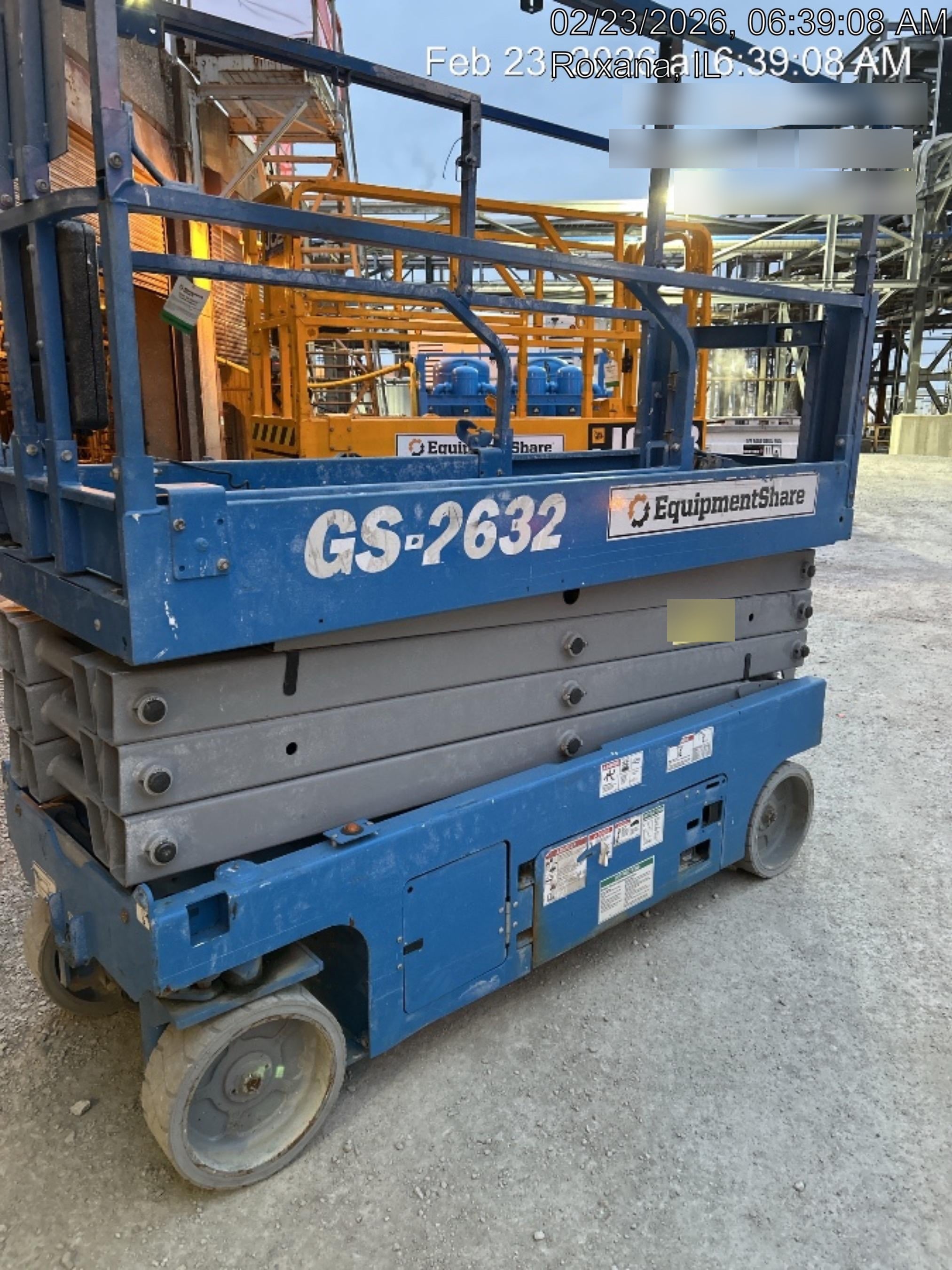 2019 Genie GS-2632 Folding rails with half height swing gate