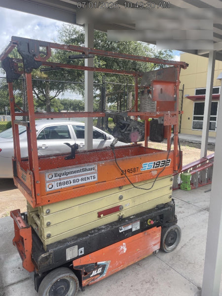 2022 JLG ES1932