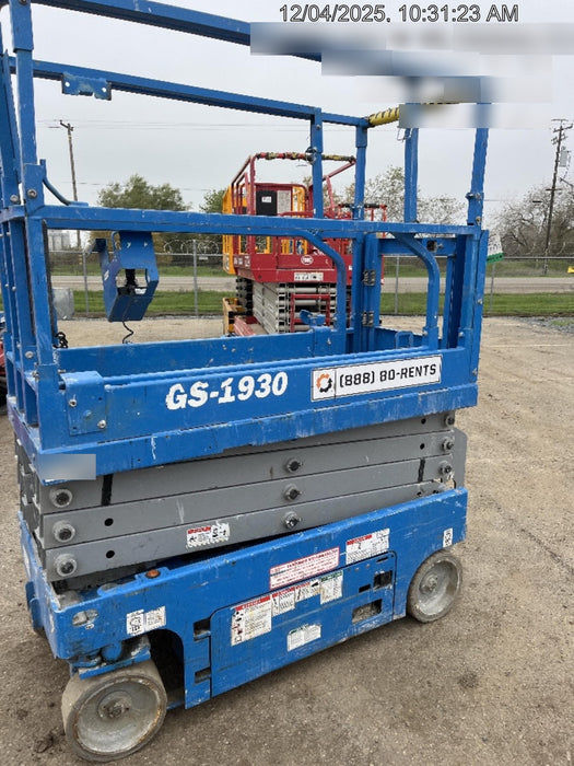 2020 Genie GS-1930 Solid Non Marking Tires, Beacon, Folding rails with half height swing gate, 800W Inverter