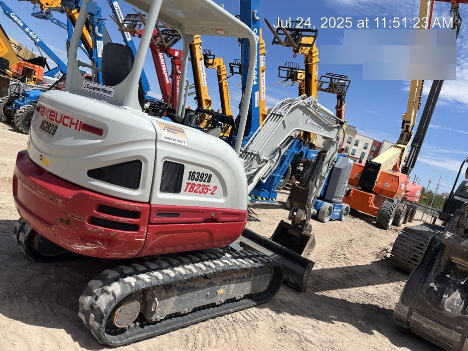 2021 TAKEUCHI TB235-2R