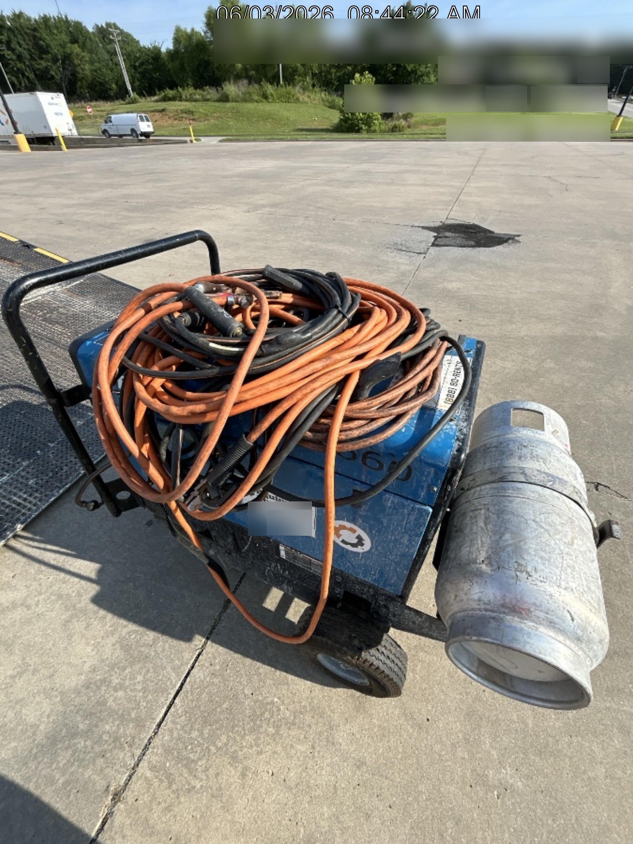 2019 Miller Electric BOBCAT 250 951600 PKG-250 amp Propane Welder, Standard w/Running Gear, Bracket, Hose"250 amp Propane Welder, Standard w/Running Gear, Bracket, Hose