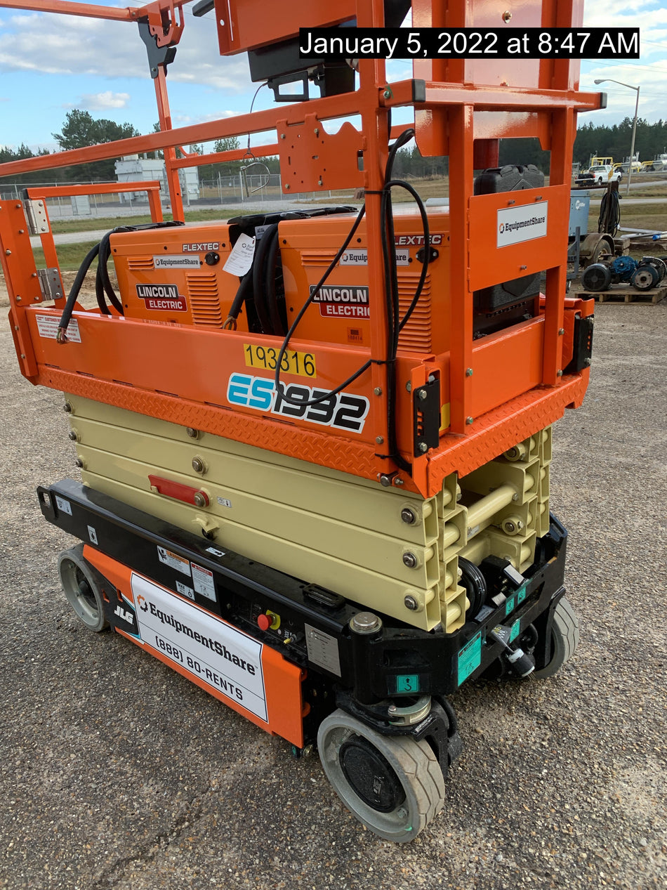 2021 JLG ES1932