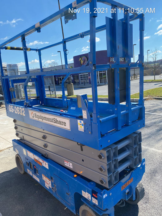 2020 Genie GS-2632 Solid NM Tires, Folding Rails with Half-Height Swing Gate, Beacon