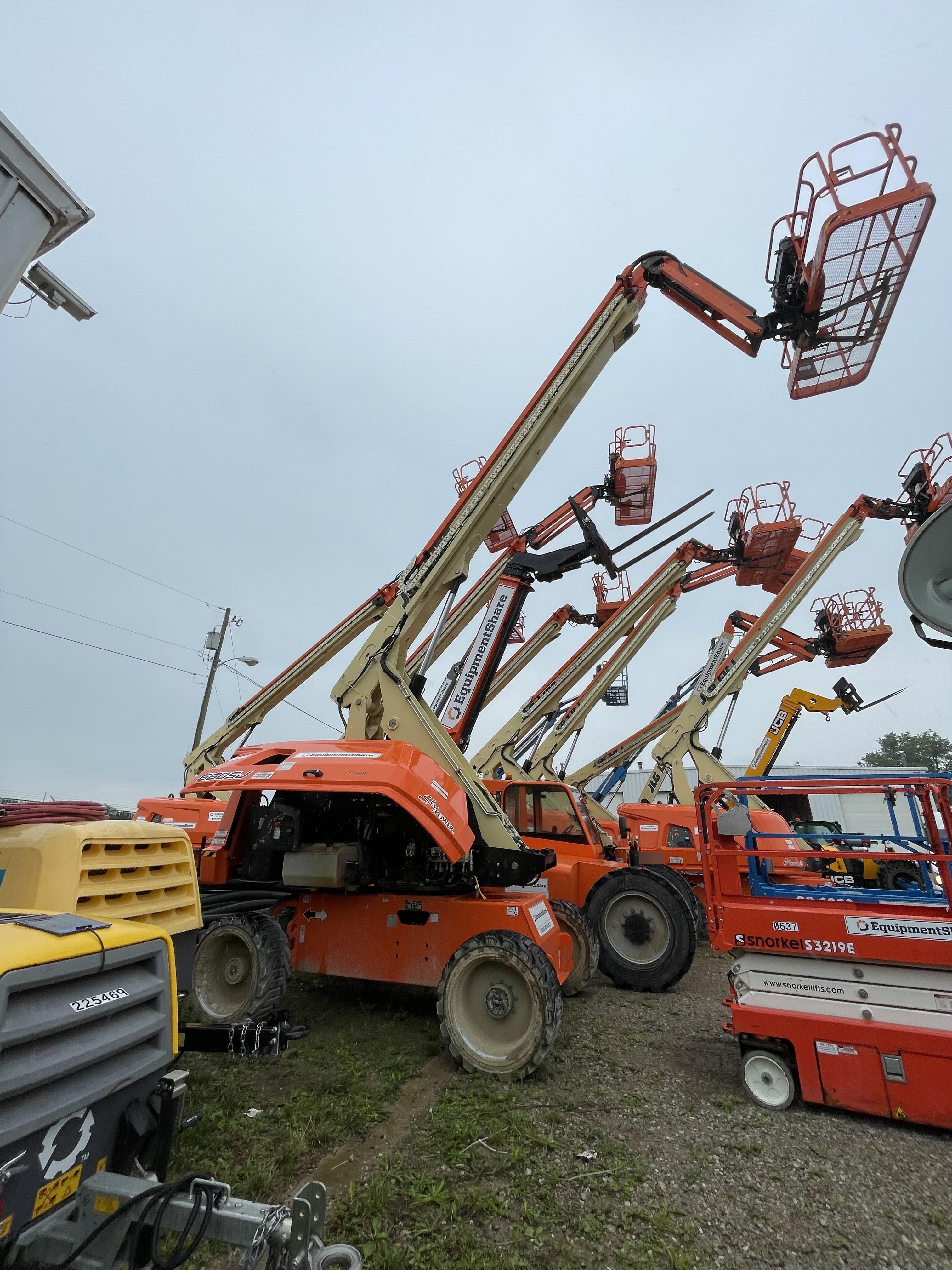 2023 JLG 460SJ