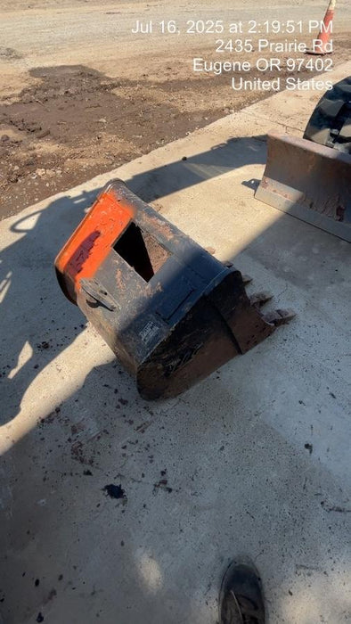 2025 TAKEUCHI 24" Bucket Takeuchi