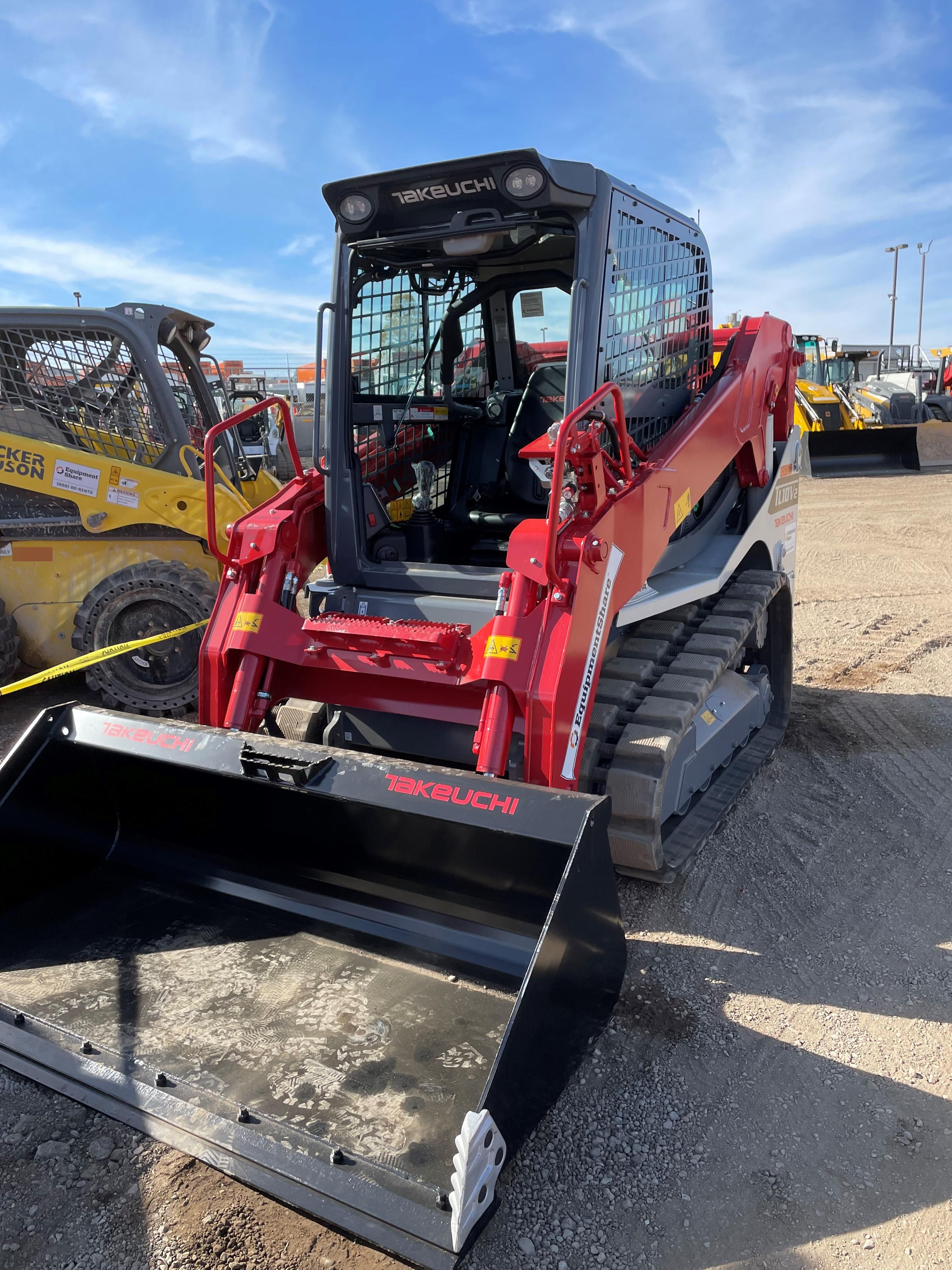 2023 TAKEUCHI TL10V2-CR