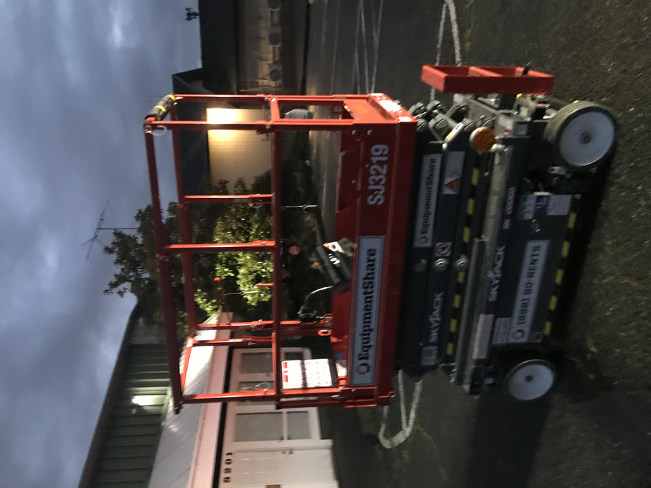 2020 Skyjack SJIII-3219 Solid NM Tires, Half height spring hinged entry gate, Dual Beacons, 800W Inverter