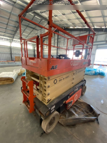 2022 JLG ES3246