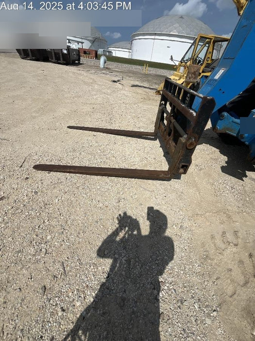 2019 Genie GTH-1056 Cab/Heat/AC, Solid RT Tires, LED Work Lights, Beacon 60" QA Carriage, 60" Forks