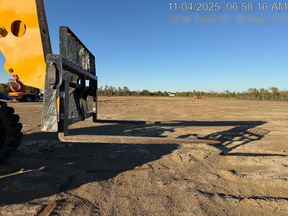 2019 JCB 509-42 Open ROPS, 74 HP, Solid Tires, Worklights, Beacon, Aux Hydraulics, Lifting Eye 66" Carriage/60" Forks