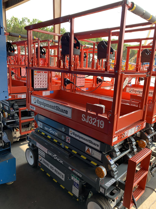 2020 Skyjack SJIII-3219 Solid NM Tires, Half height spring hinged entry gate, Dual Beacons, 800W Inverter