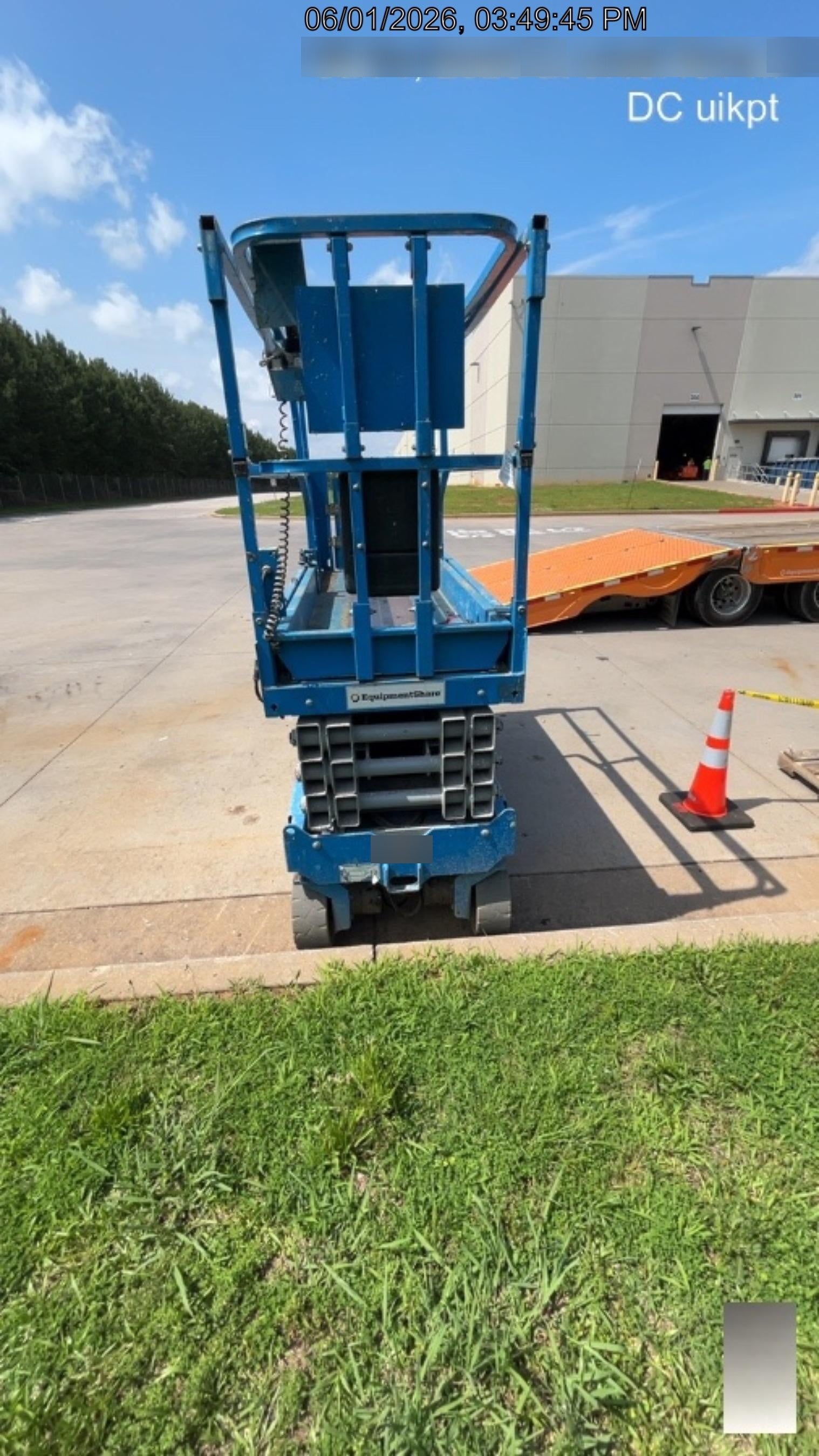 2019 Genie GS-2632 Folding rails with half height swing gate