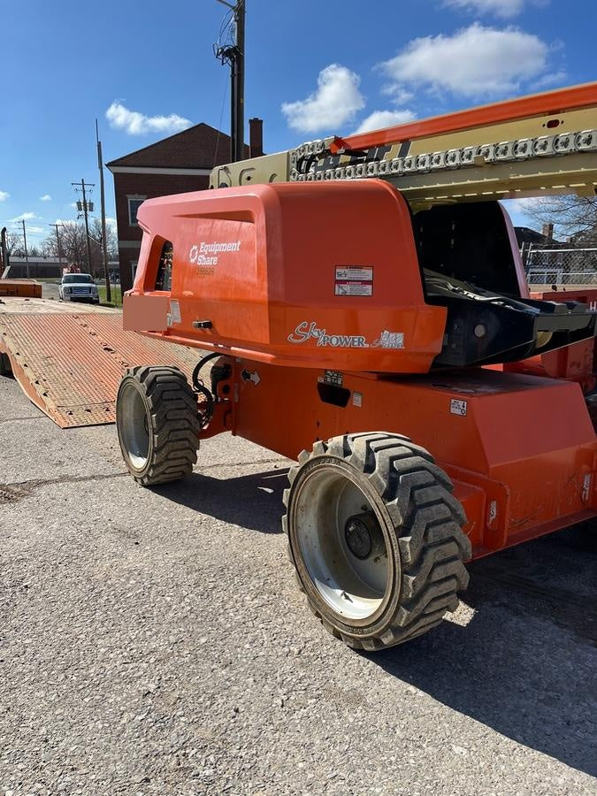 2022 JLG 660SJ