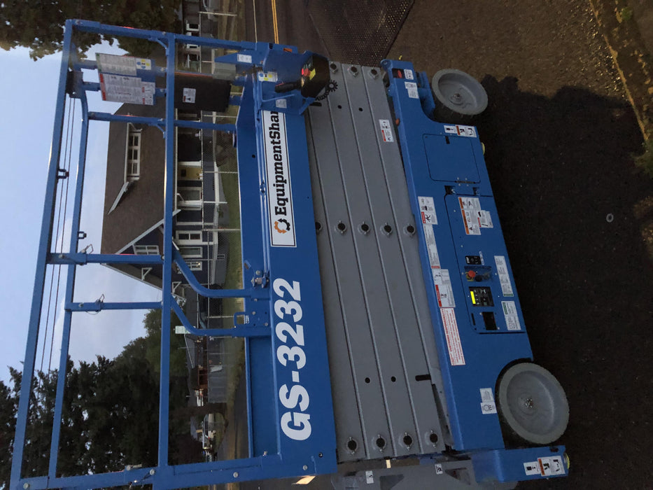 2020 Genie GS-3232 Standard, Folding half height swing gate, 800W Inverter