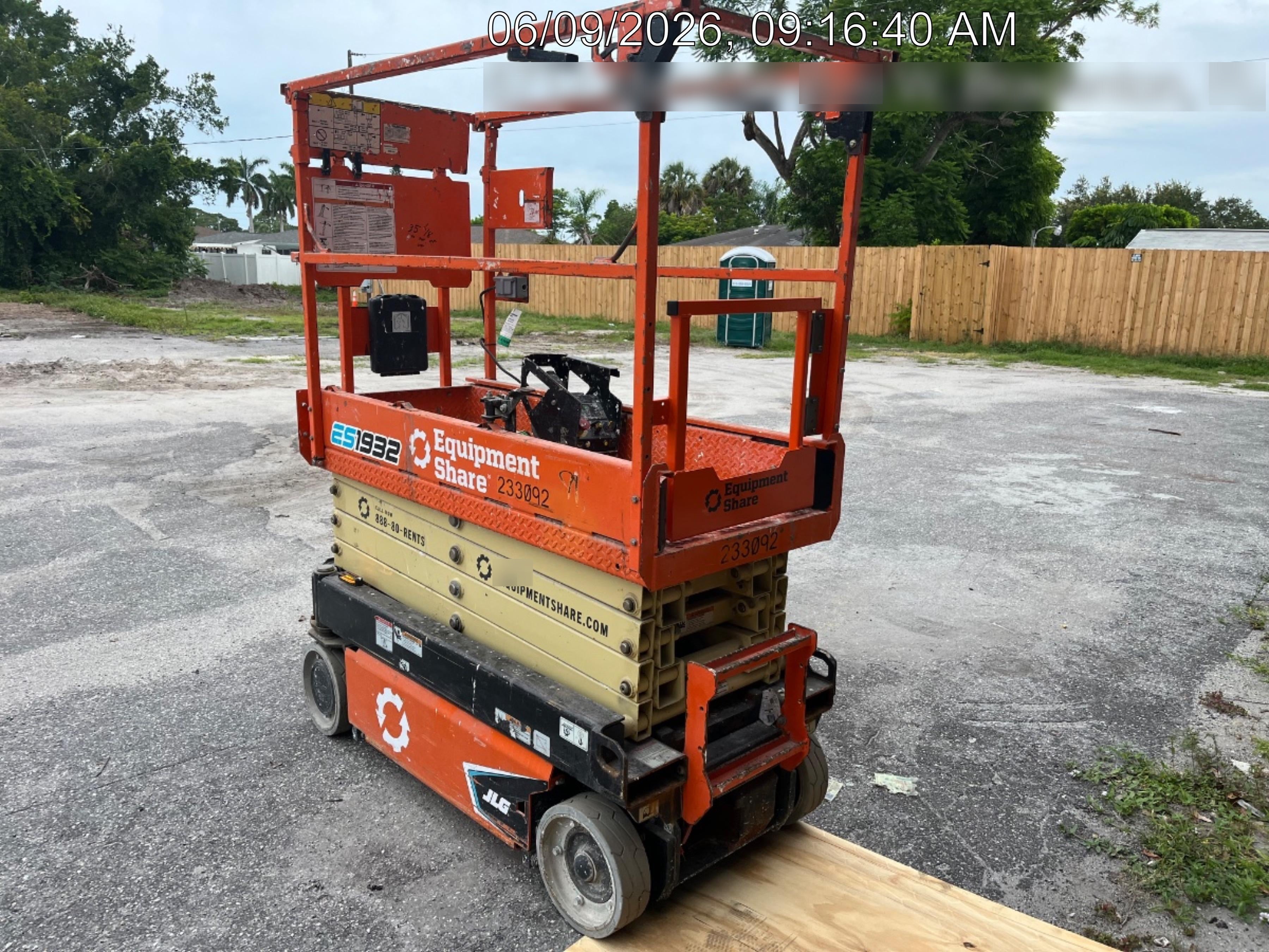 2022 JLG ES1932