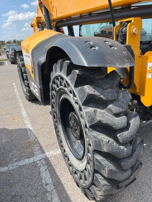 2020 JCB 509-42 Cab/Heat/Air, Solid Tires, Work Lights, Beacon, Aux Hydraulics, Back up Alarm, Lifting Eye, ES Decals