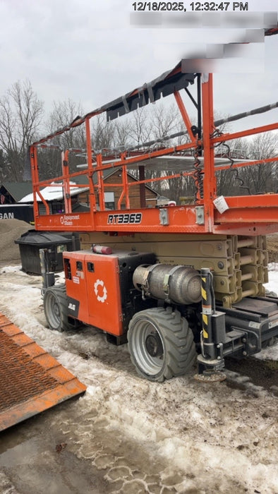 2022 JLG RT3369