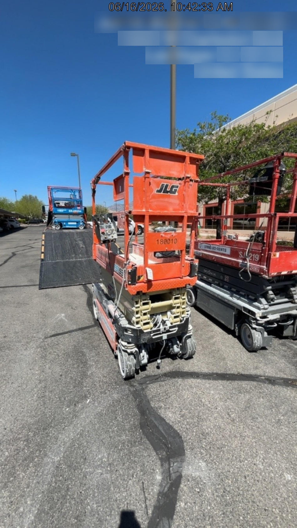 2021 JLG ES1932