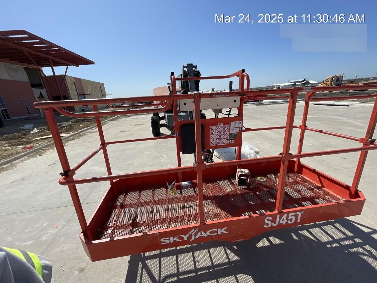 2017 SKYJACK SJ45T+