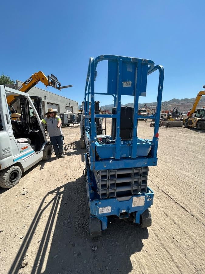 2019 Genie GS-1930 Fixed rails with chain Entry