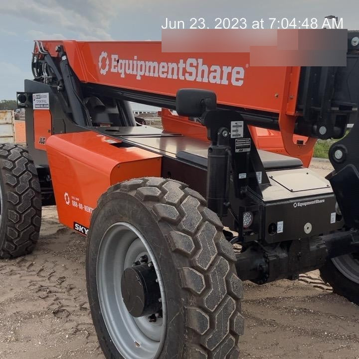 2023 SKYTRAK 8042