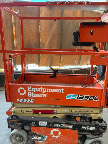 2022 JLG ES1330L