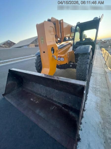 2022 JLG 1001100823