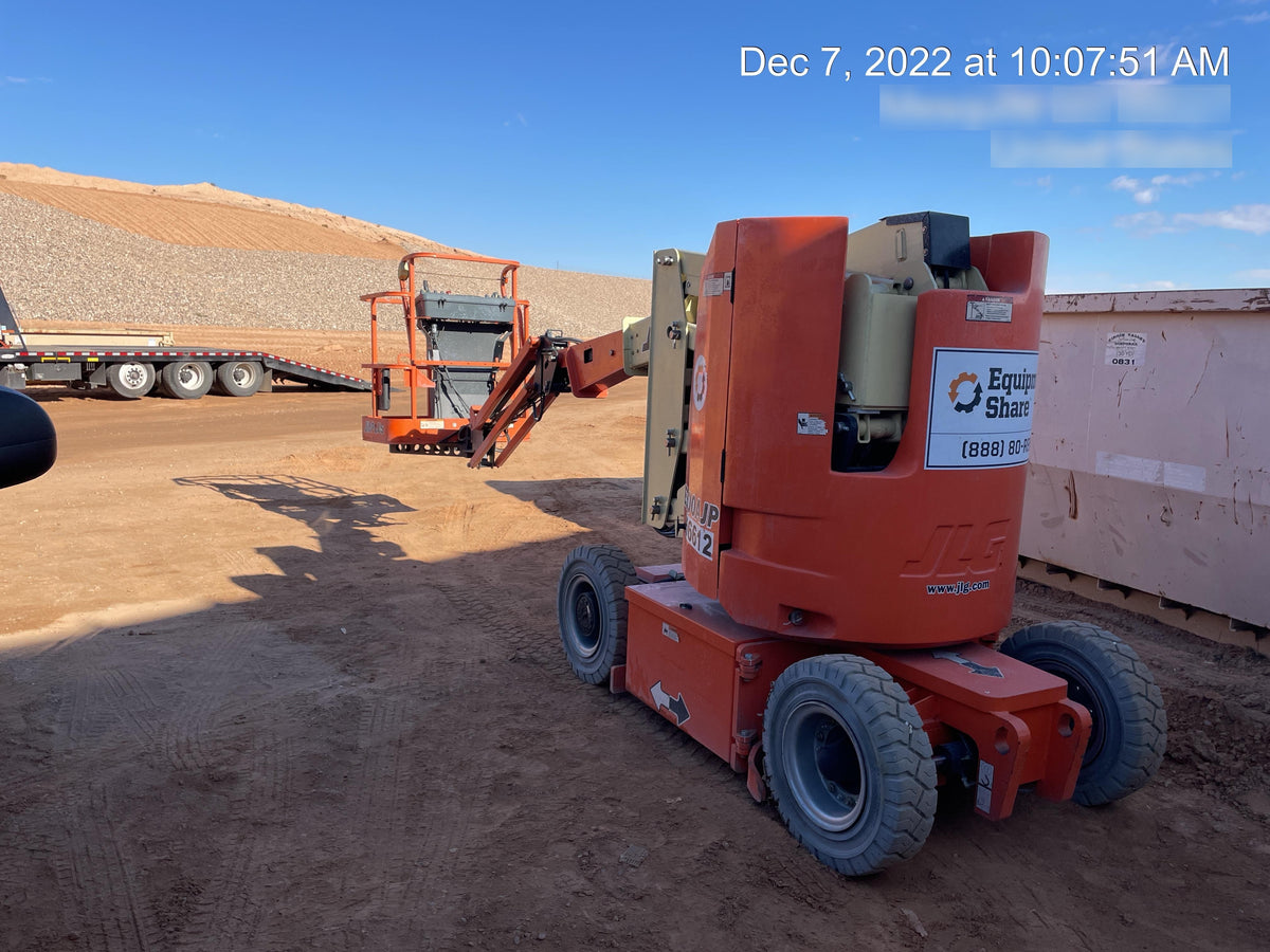 2020 JLG E300AJP