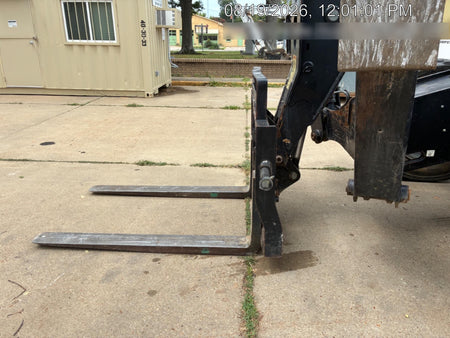 2016 JLG 1055