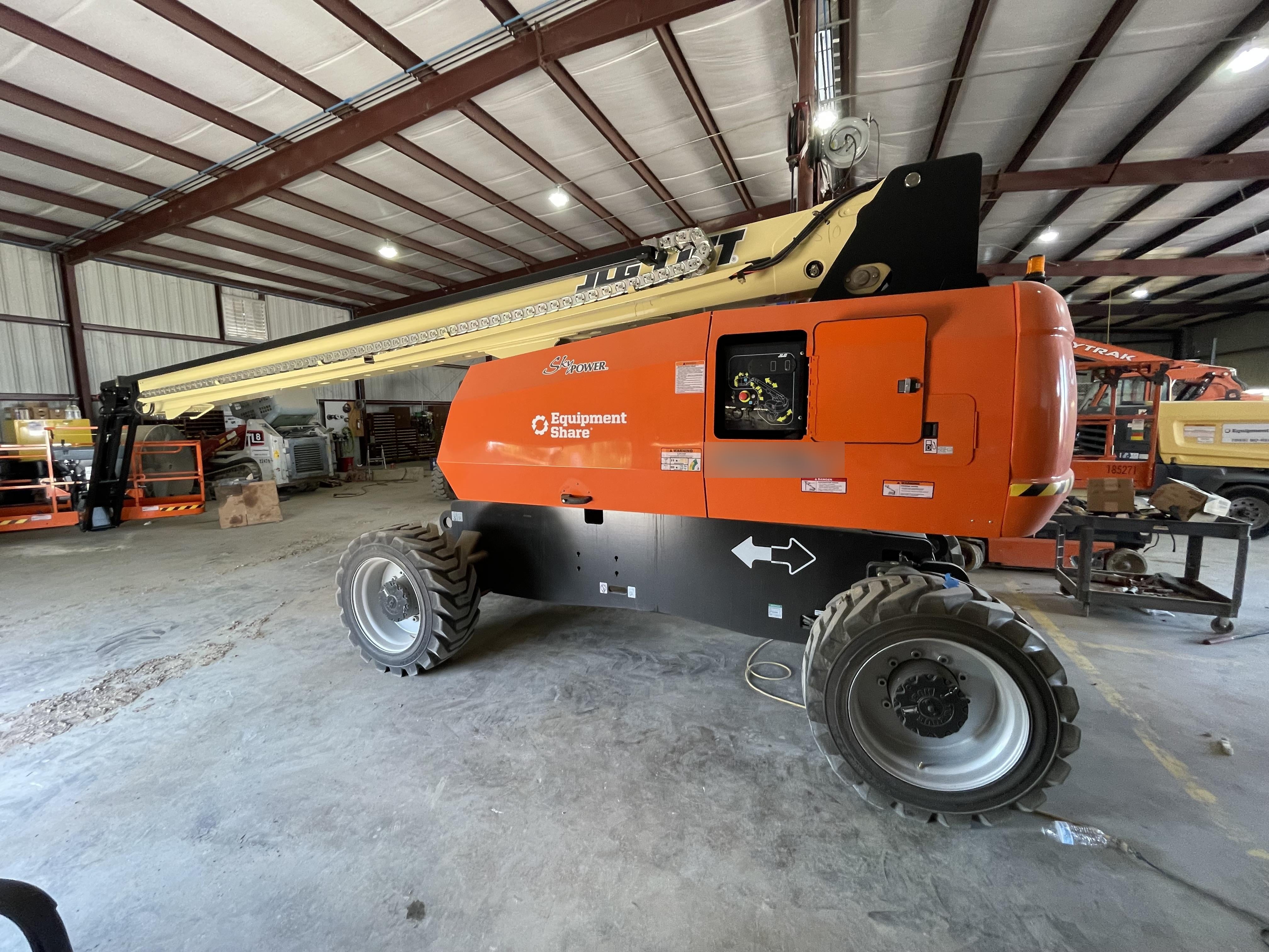 2023 JLG 860SJ