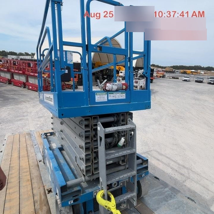 2019 Genie GS-4047 Folding rails with half height swing gate
