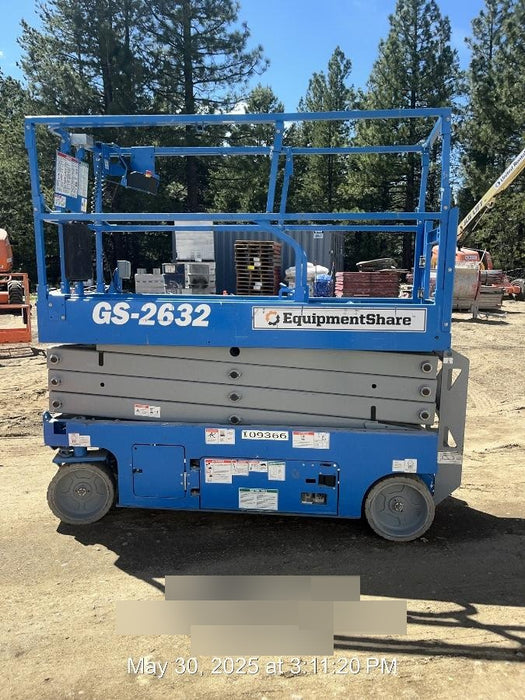 2020 Genie GS-2632 Solid NM Tires, Folding Rails with Half-Height Swing Gate, Beacon, 800W Invertor