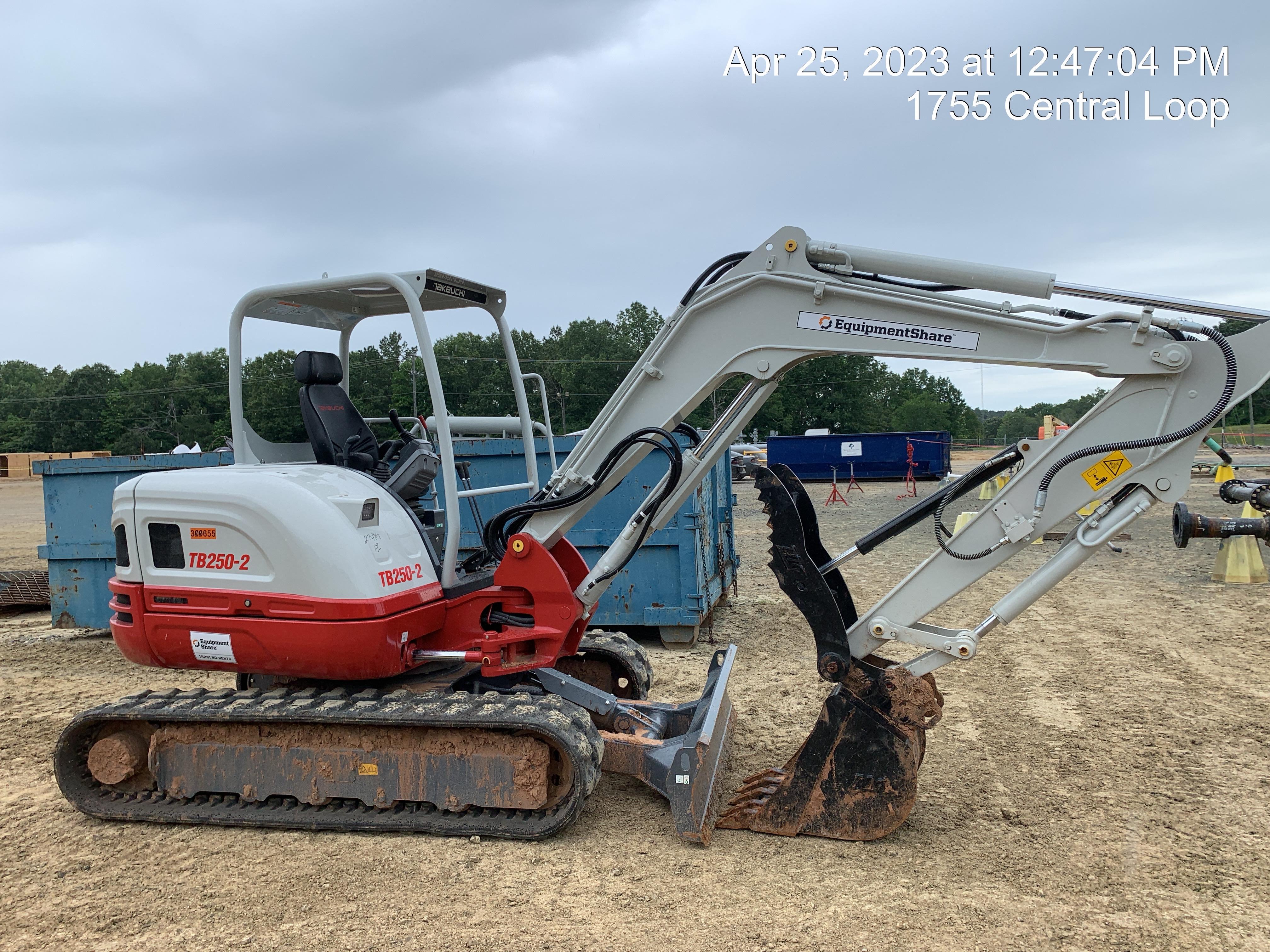 2023 TAKEUCHI TB250-2R