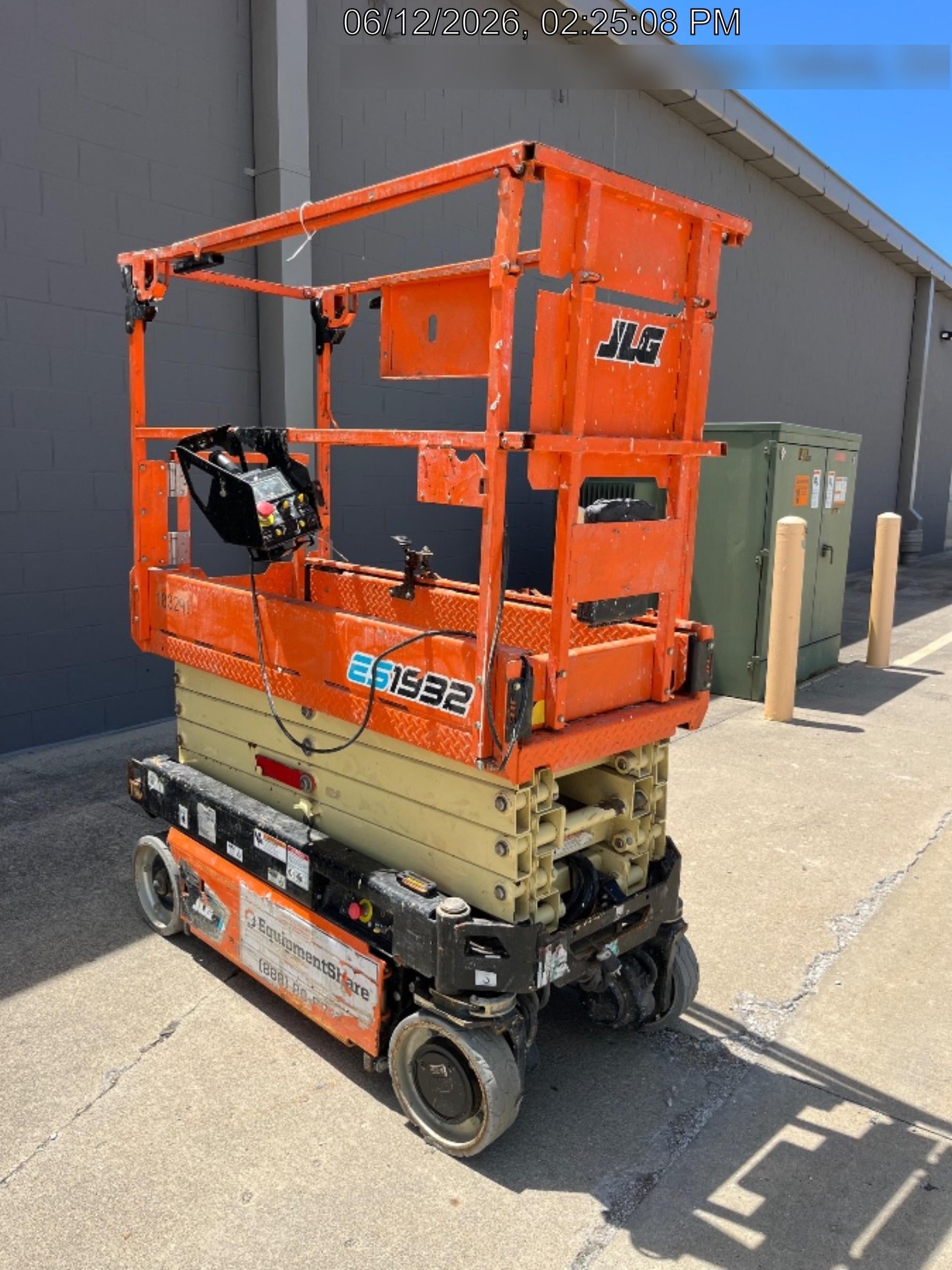 2021 JLG ES1932
