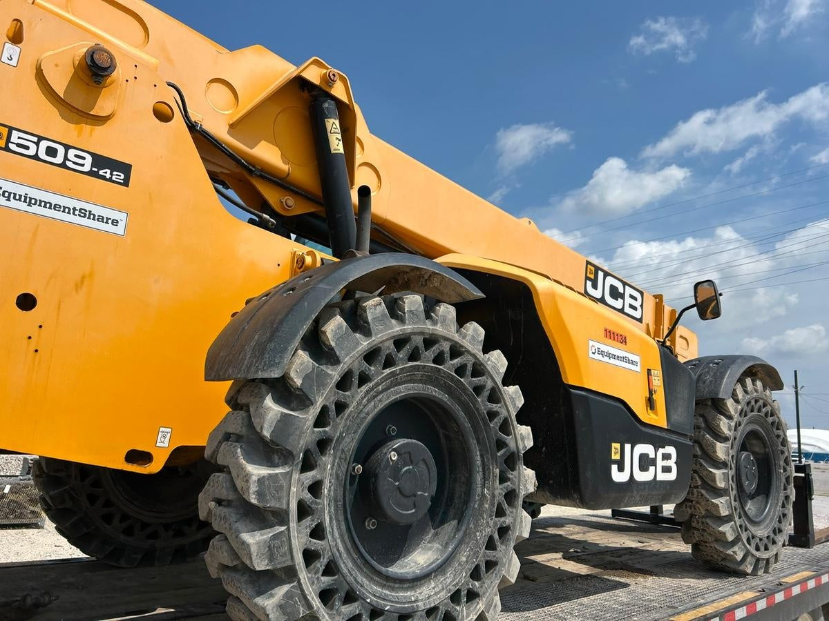 2020 JCB 509-42 Cab/Heat/Air, Solid Tires, Work Lights, Beacon, Aux Hydraulics, Back up Alarm, Lifting Eye, ES Decals