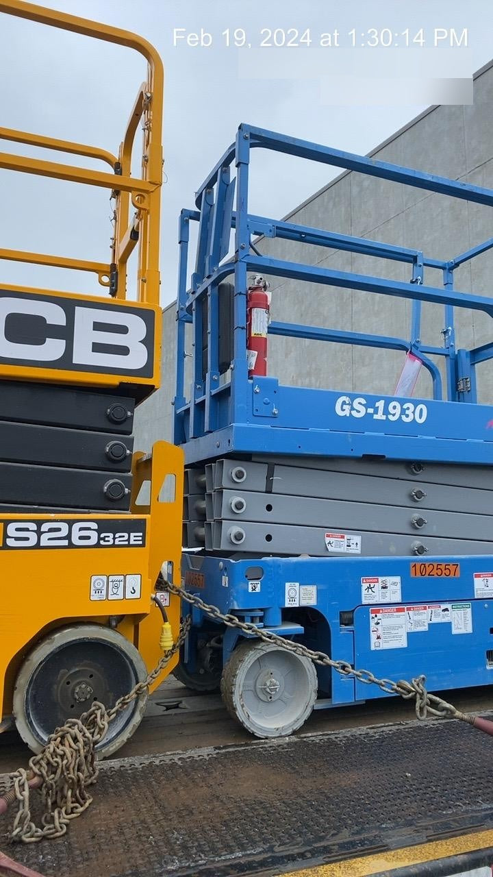 2020 Genie GS-1930 Solid Non Marking Tires, Beacon, Folding rails with half height swing gate, 800W Inverter