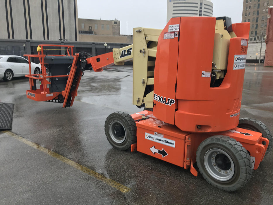 2019 JLG E300AJP