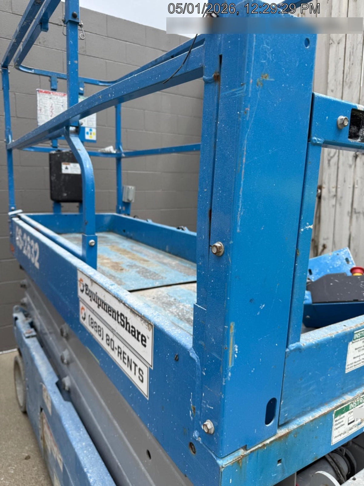 2019 Genie GS-2632 Folding rails with half height swing gate