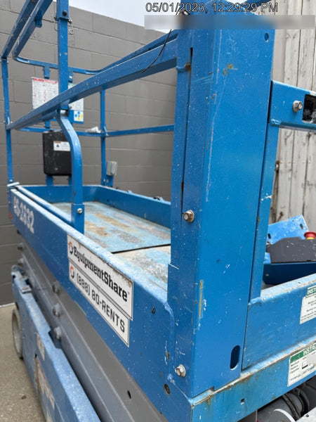 2019 Genie GS-2632 Folding rails with half height swing gate