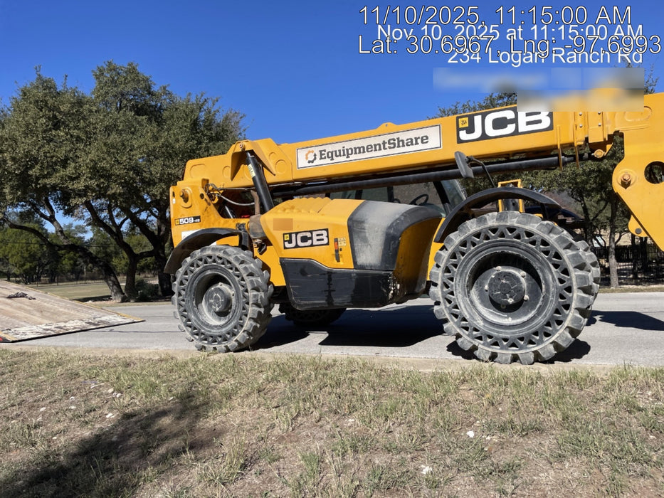 2019 JCB 509-42 JCB 509-42 Enclosed Cab, 74 HP, Solid Tires, Worklights, Beacon, Aux Hydraulics, Lifting Eye, 60" Carriage/60" Forks