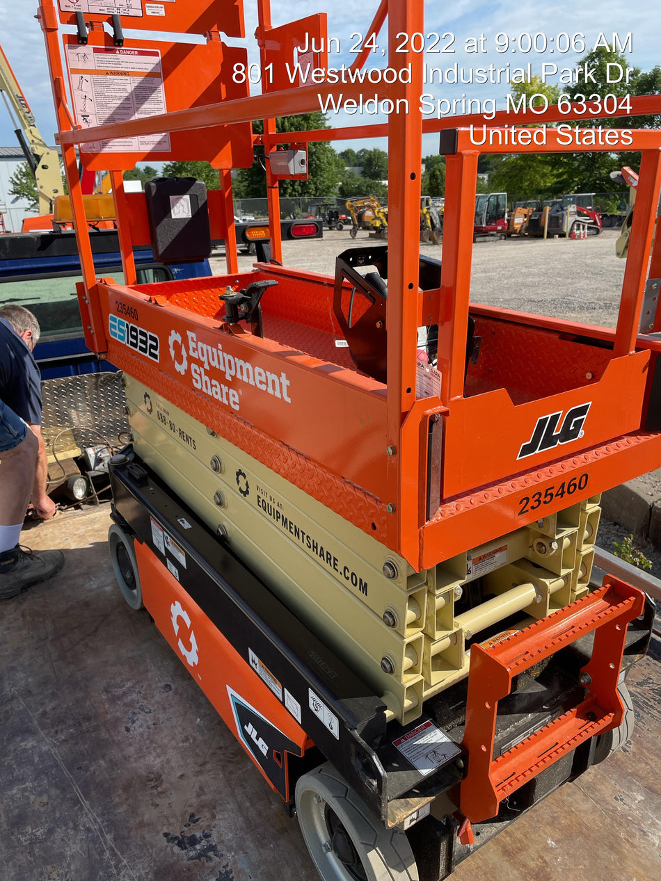 2022 JLG ES1932