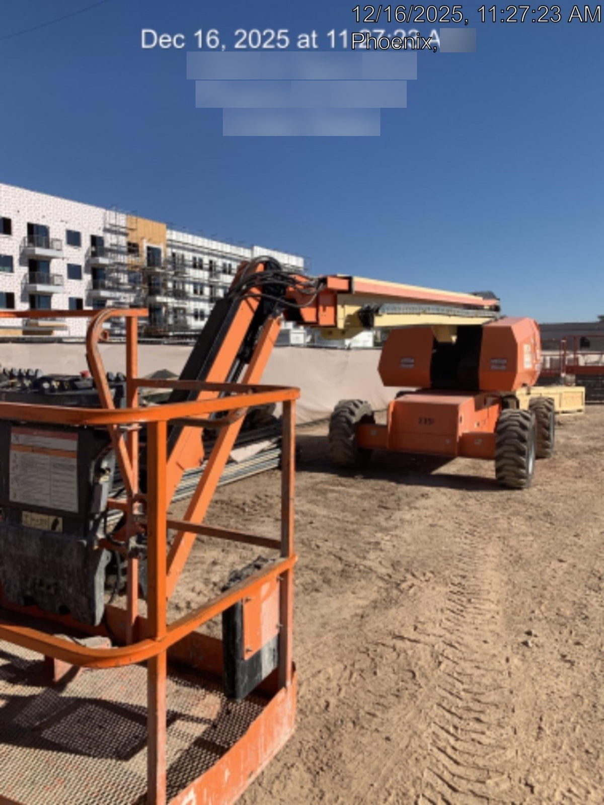 2017 JLG 660SJ