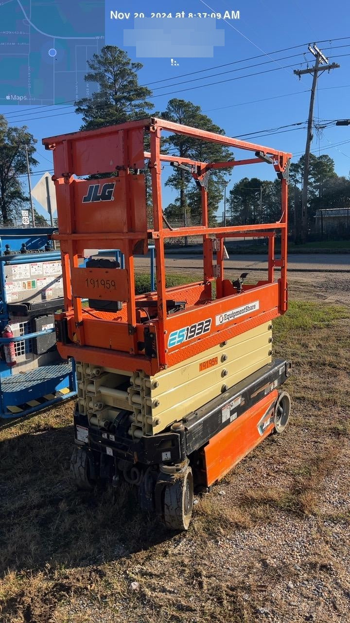 2021 JLG ES1932