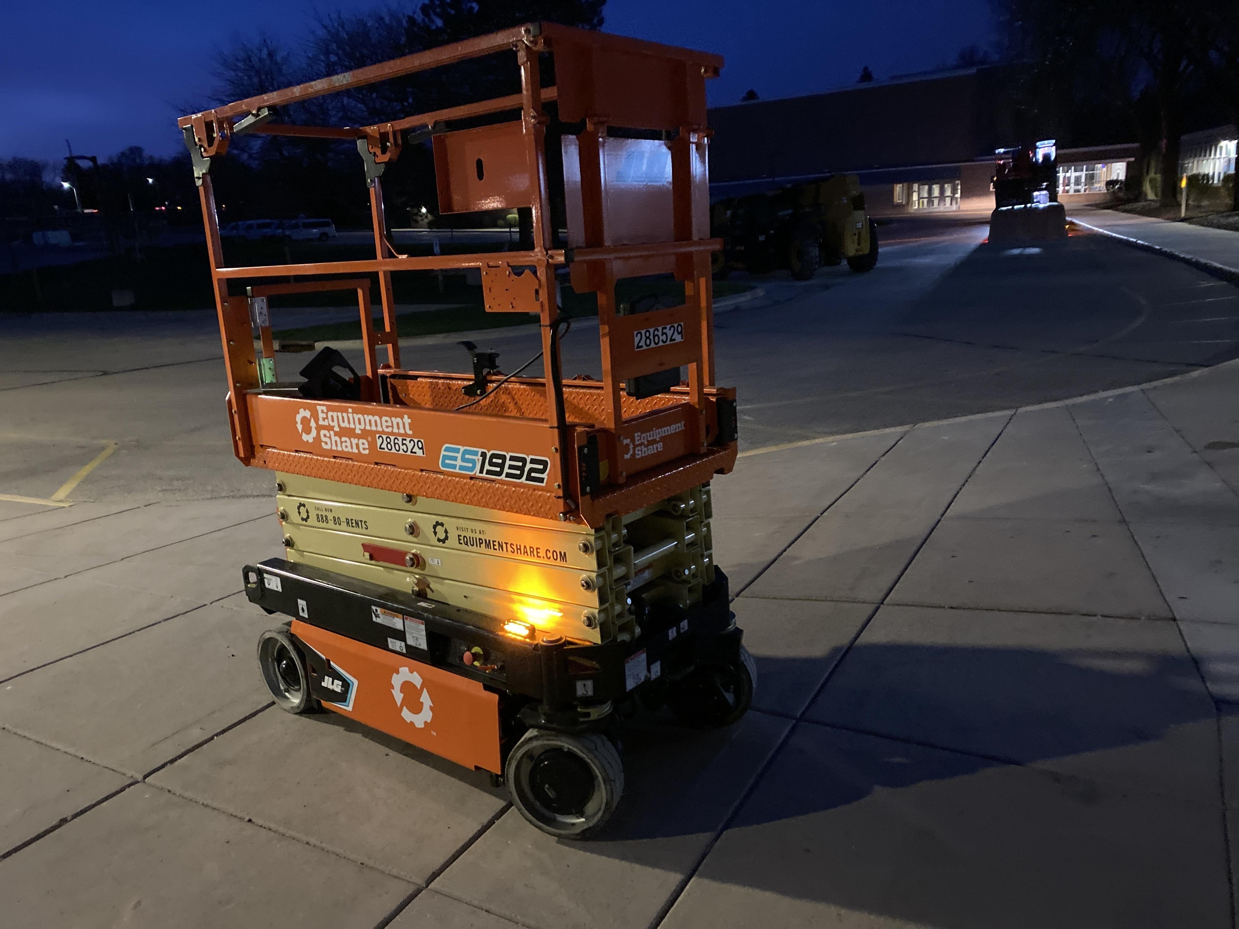 2022 JLG ES1932