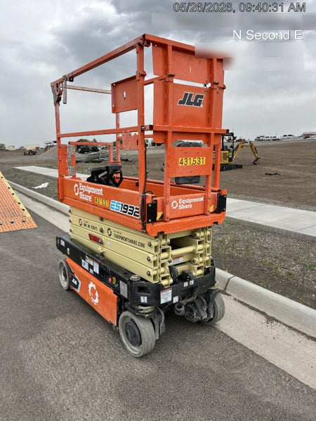 2024 JLG ES1932
