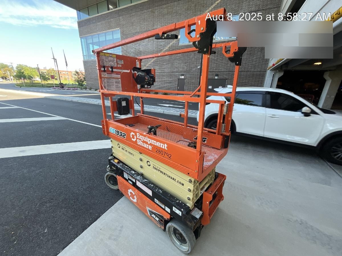 2022 JLG ES1932